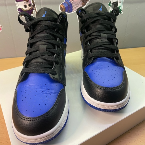 2019 Air Jordan Hyper Royal Mid 1s - Picture 3 of 6